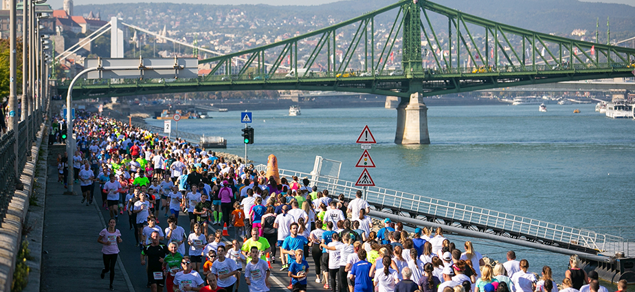 BUDAPESTEN FUT A VÁROS, AZ ORSZÁG, A VILÁG – 38. SPAR Budapest Maraton<sup>®</sup> Fesztivál