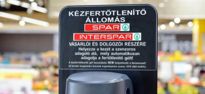 Kézfertőtlenítő állomásokat telepít a SPAR